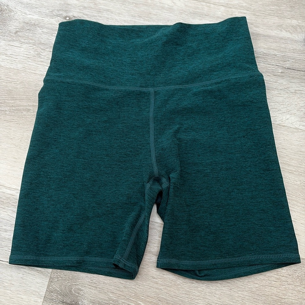 Vuori Clean Elevation Shorty Dreamknit Move Biker green